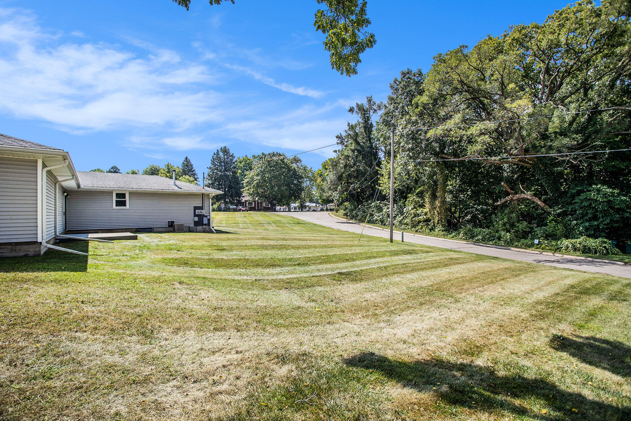 Springfield, Michigan 49037, United States, 3 Bedrooms Bedrooms, ,1 BathroomBathrooms,Residential,Active,44390