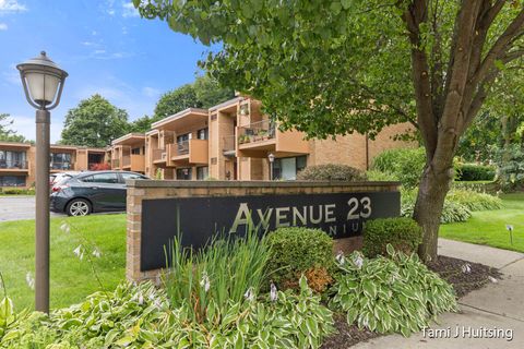 Photo of 23 College Avenue SE # 11, Grand Rapids, MI 49503 (MLS # 24035778)