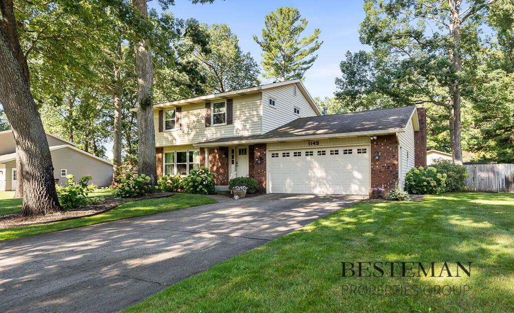 Photo of 1149 Greenbriar Drive, Muskegon, MI 49445 (MLS # 26019427)