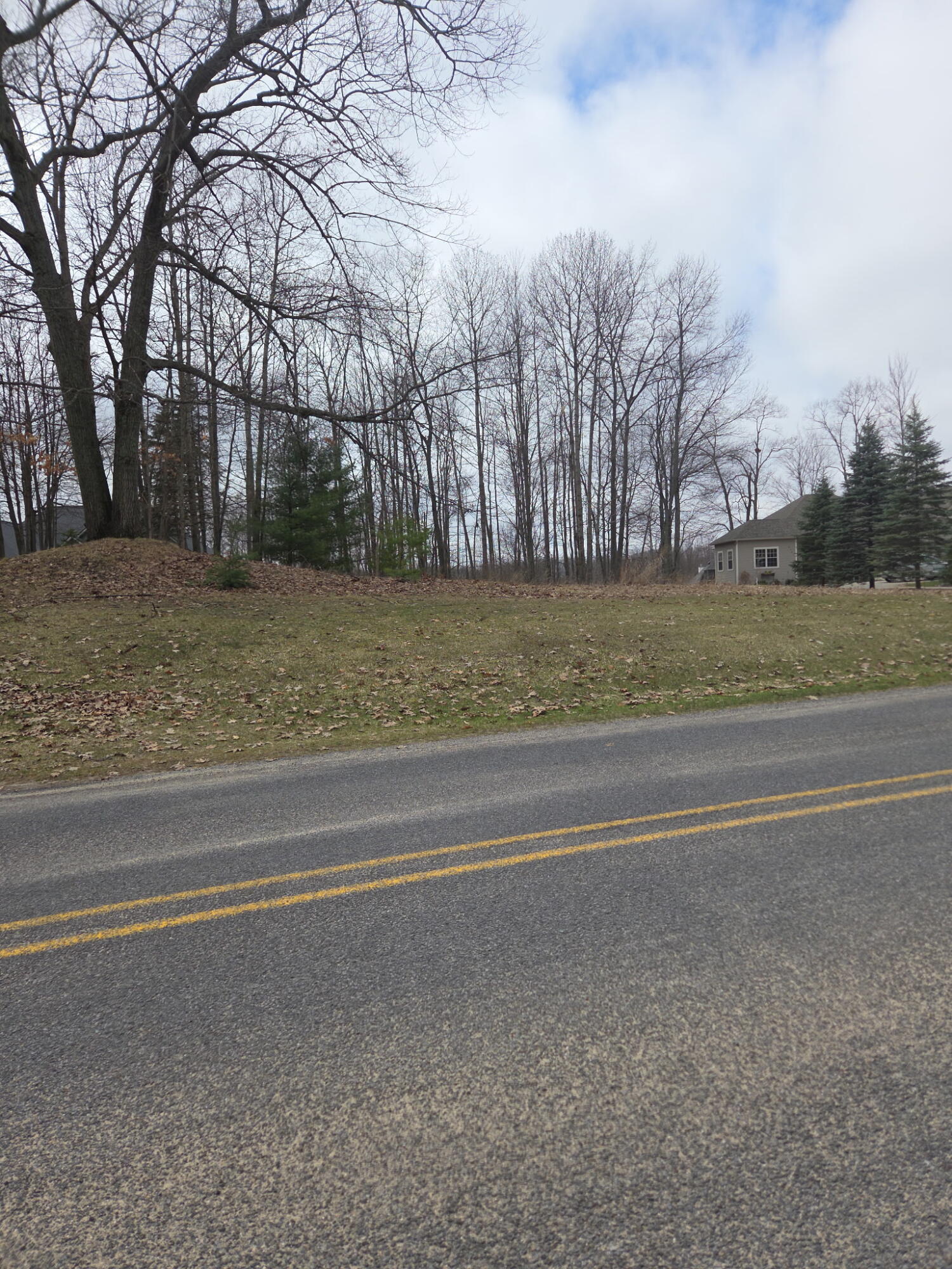 Photo 1 of 5 — 9361 St. Ives Drive Unit 32, Stanwood, MI 49346