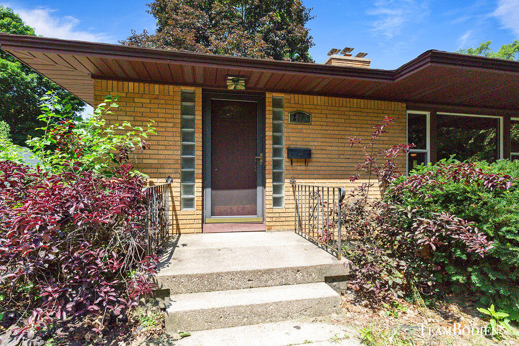 Photo 4 of 25 of 2613 Borglum Avenue NE house