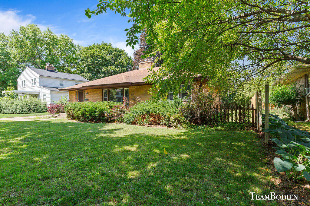 Photo 3 of 25 of 2613 Borglum Avenue NE house