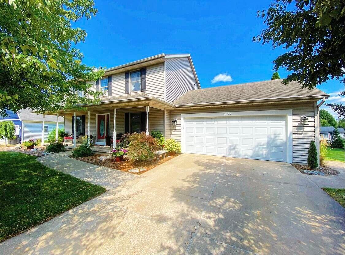 Photo 1 of 32 of 6602 Glen Hollow Drive SE house