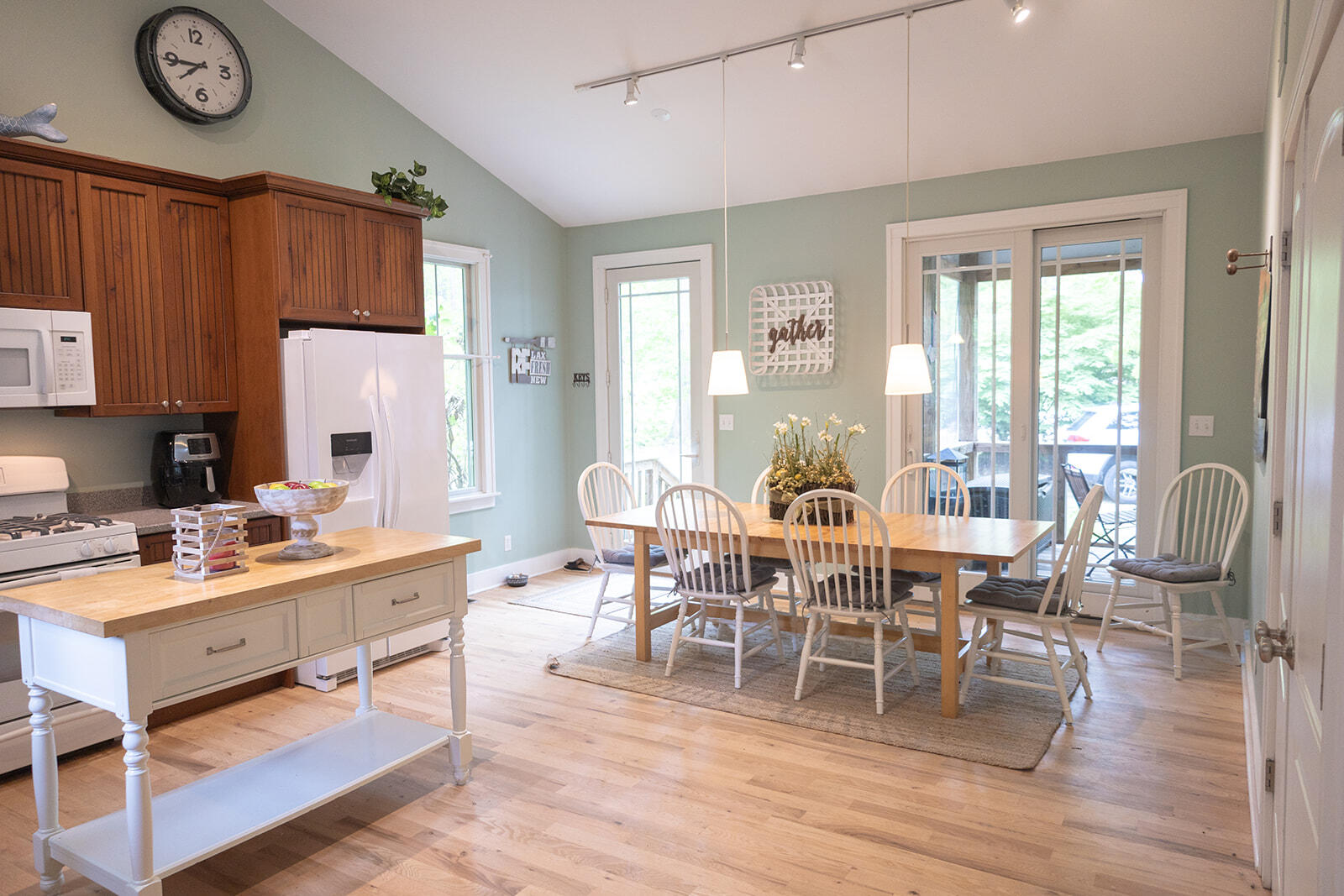 9720 Woodlawn Avenue