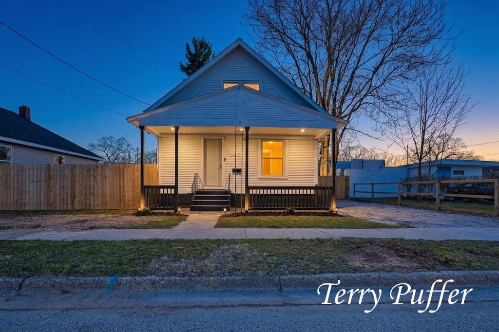 Photo of 1759 Pine Street, Muskegon, MI 49442 (MLS # 26014057)