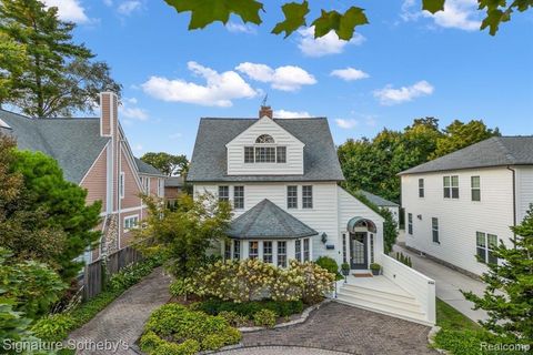 Photo of 656 Bloomfield Court, Birmingham, MI 48009 (MLS # 26021494)