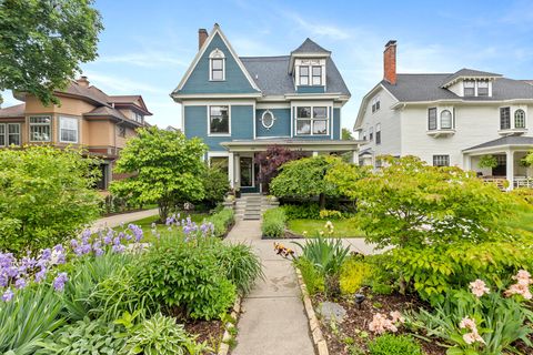 573 College Avenue SE Grand Rapids MI 49503