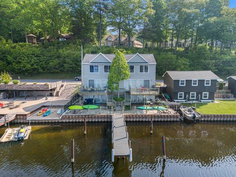 5293 W Monroe Road Pentwater MI 49449