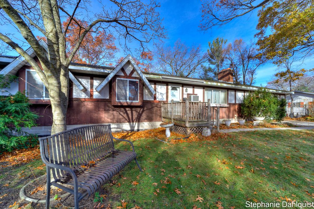 Photo of 2118 Moulton Avenue, Muskegon, MI 49445 (MLS # 25059212)