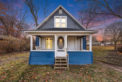 Photo of 211 Marble Street, Cadillac, MI 49601 (MLS # 25059308)