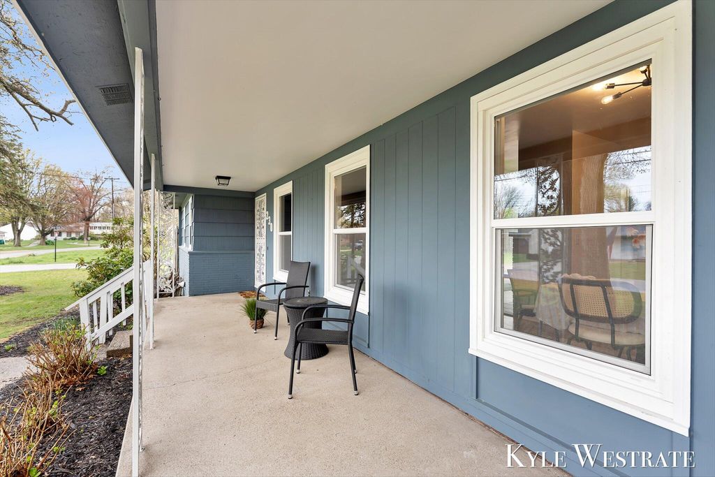 Photo of 230 California Avenue, Muskegon, MI 49445 (MLS # 26018973)