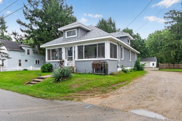 223 PIERCE AVE, JACKSON, MI 49203 - Image b6bcb199a20304cbffa81d8e0fc57704/115586883