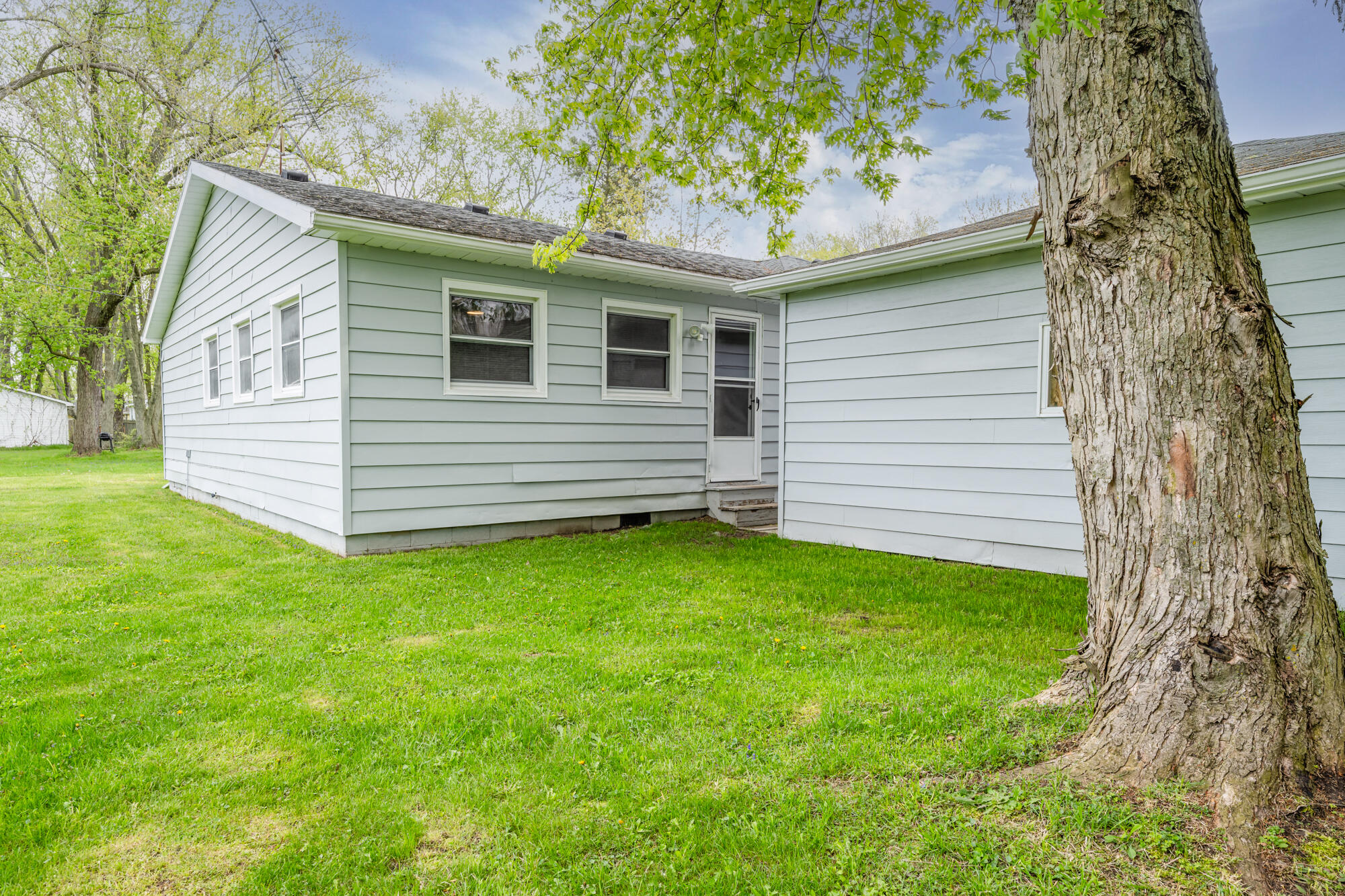 1688 Dewey Avenue