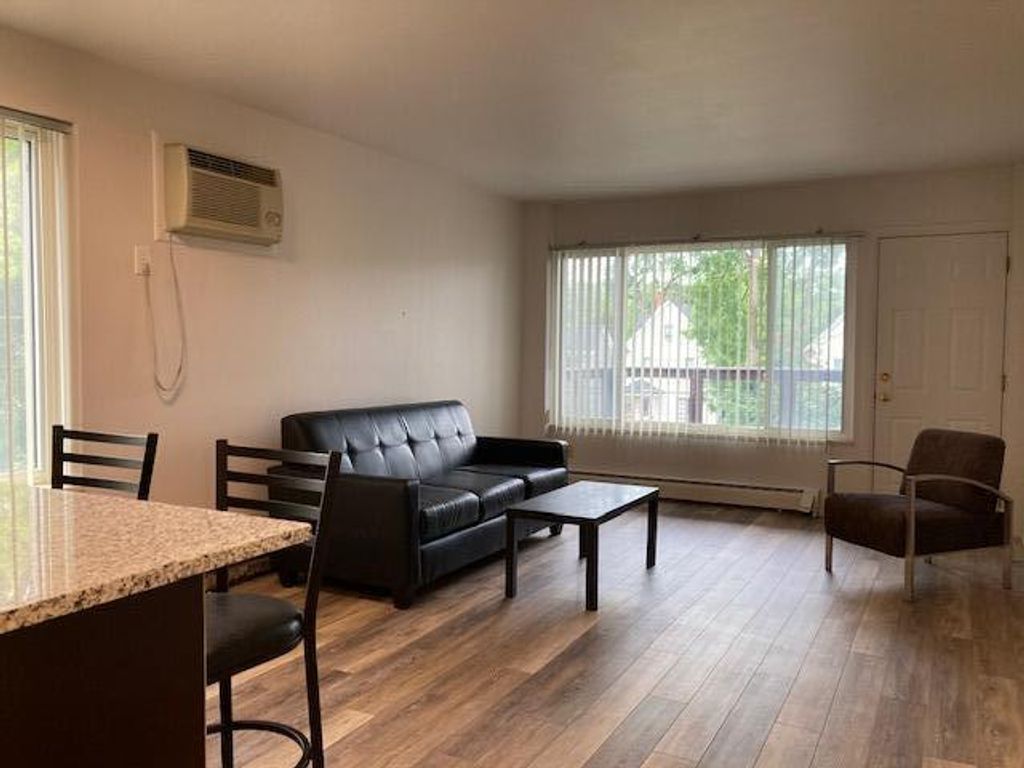 Photo of 912 Oakland Avenue #5, Ann Arbor, MI 48104 (MLS # 26005604)