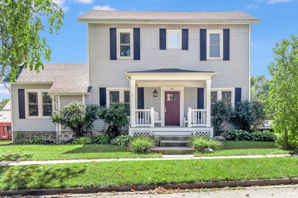 Photo of 307 Dearborn Street, Middleville, MI 49333 (MLS # 23015079)