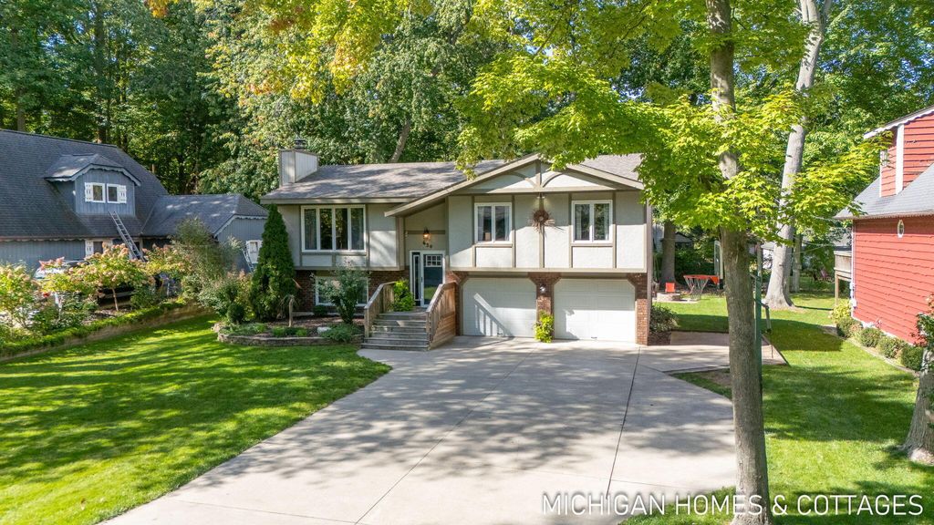 Photo of 634 Blackbass Avenue, Holland, MI 49423 (MLS # 25050933)
