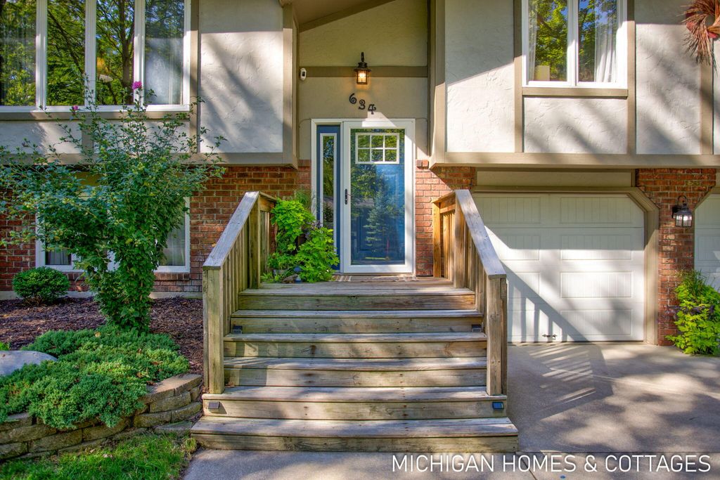 Photo of 634 Blackbass Avenue, Holland, MI 49423 (MLS # 25050933)