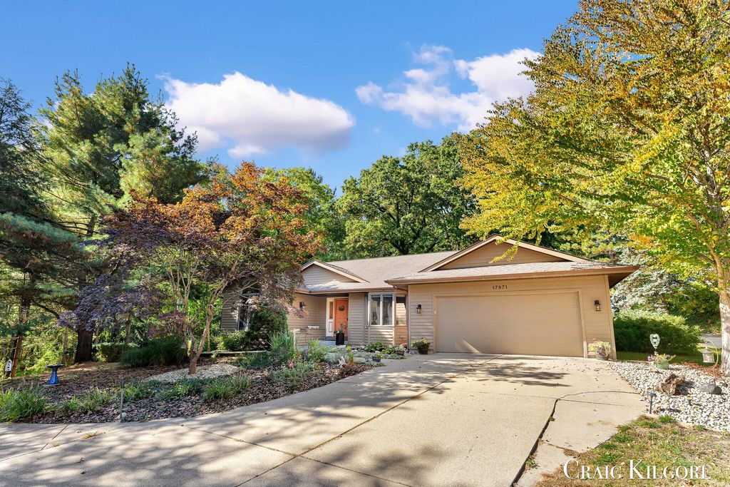 Photo of 17871 N Fruitport Road, Spring Lake, MI 49456 (MLS # 25060902)