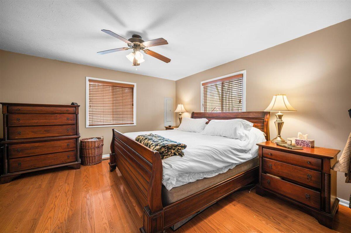 9341 Center Lane