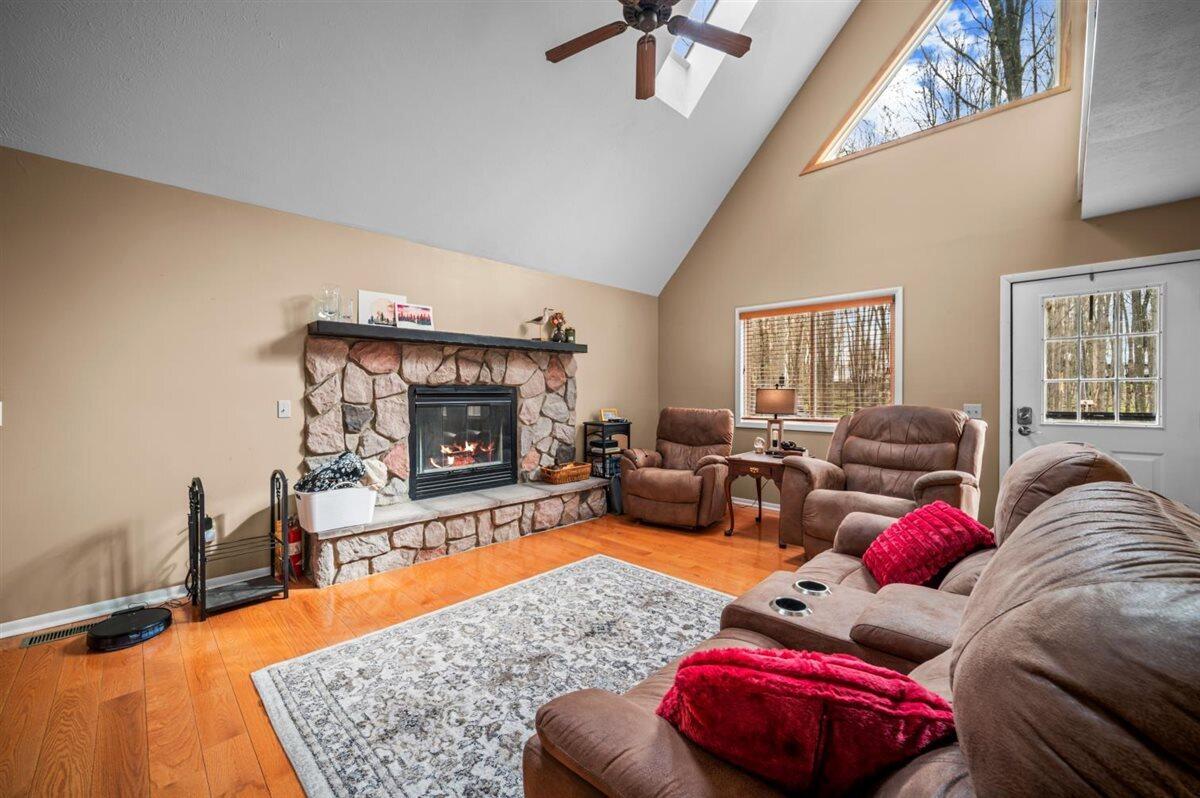 9341 Center Lane