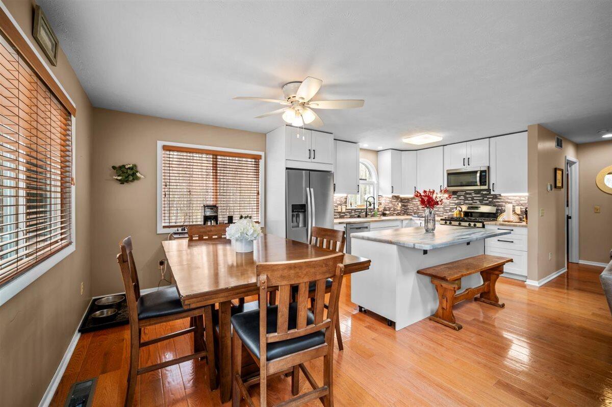 9341 Center Lane