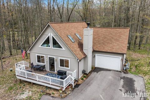 Photo of 9341 Center Lane, Stanwood, MI 49346 (MLS # 26018013)