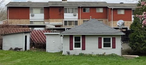 Photo of 600 W Hodge Avenue, Lansing, MI 48910 (MLS # 26017322)