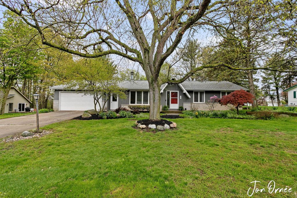Photo of 697 Morningside Drive, Holland, MI 49423 (MLS # 26019185)