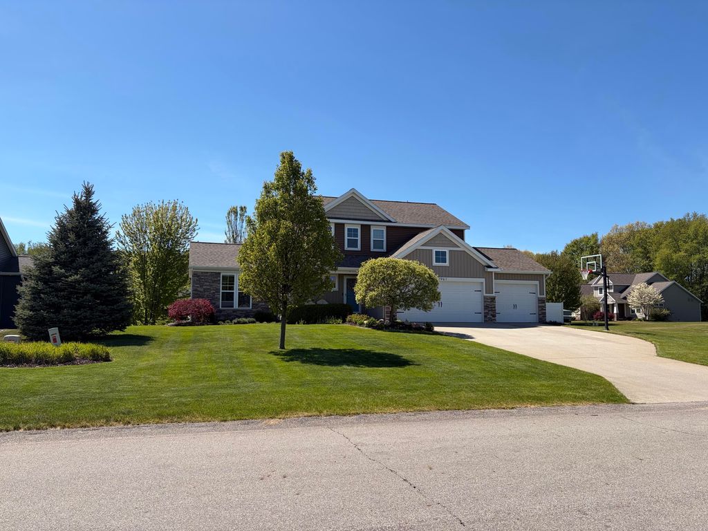 Photo of 12961 Sweetbriar Drive, Grand Haven, MI 49417 (MLS # 26023060)