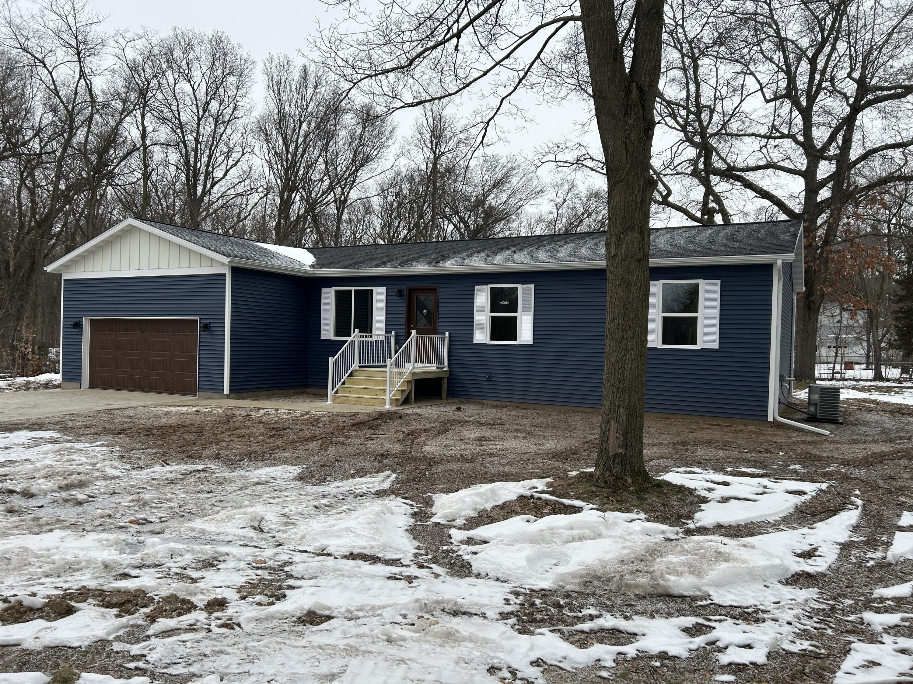 Mattawan, Michigan 49071, United States, 3 Bedrooms Bedrooms, ,3 BathroomsBathrooms,Residential,Pending,10706