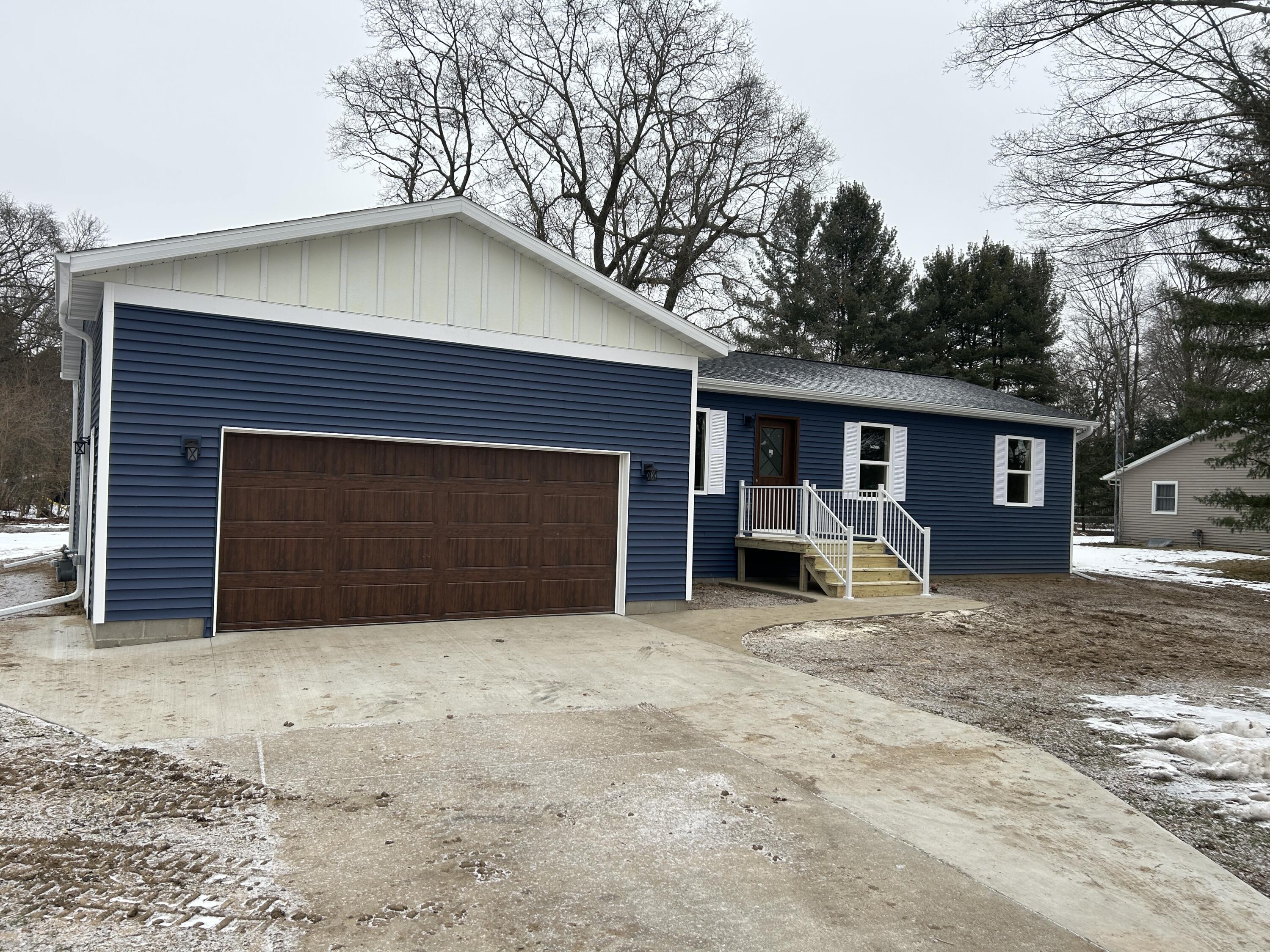 Mattawan, Michigan 49071, United States, 3 Bedrooms Bedrooms, ,3 BathroomsBathrooms,Residential,Pending,10706
