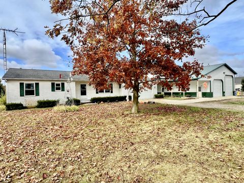 Photo of 9632 Fowle Road, Jonesville, MI 49250 (MLS # 25056196)