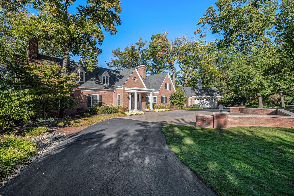Photo of 2929 Bonnell Avenue SE, East Grand Rapids, MI 49506 (MLS # 25014724)