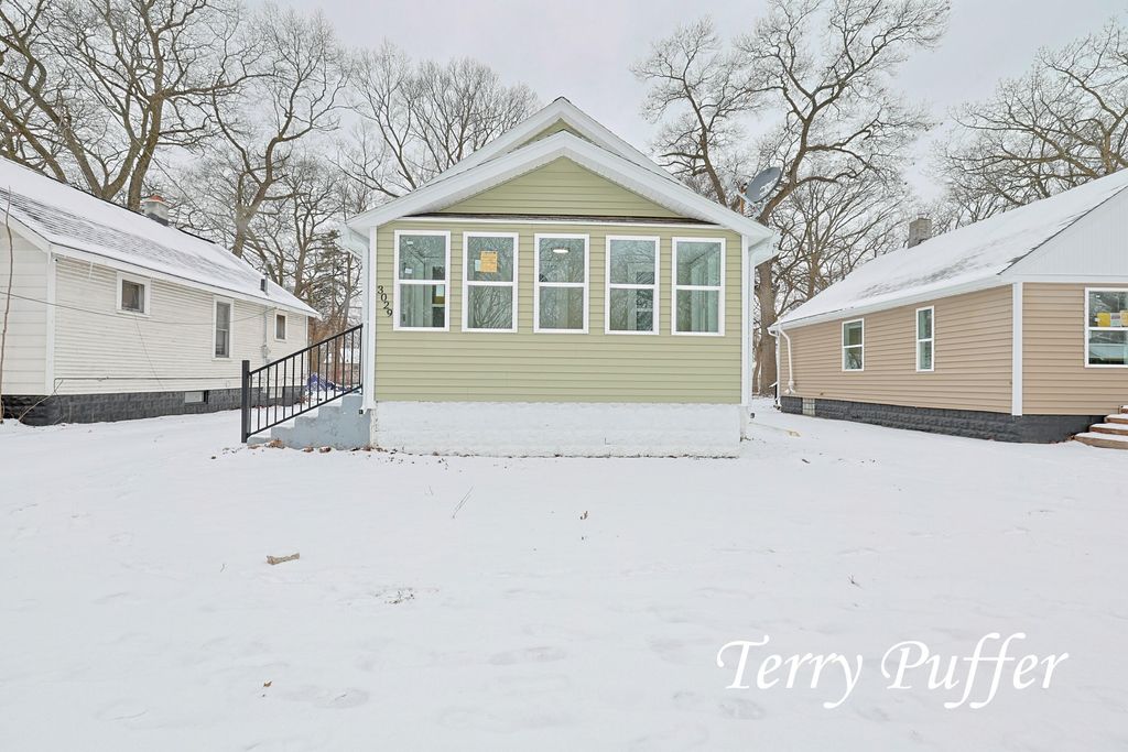 Photo of 3029 Waalkes Street, Muskegon, MI 49444 (MLS # 26010747)