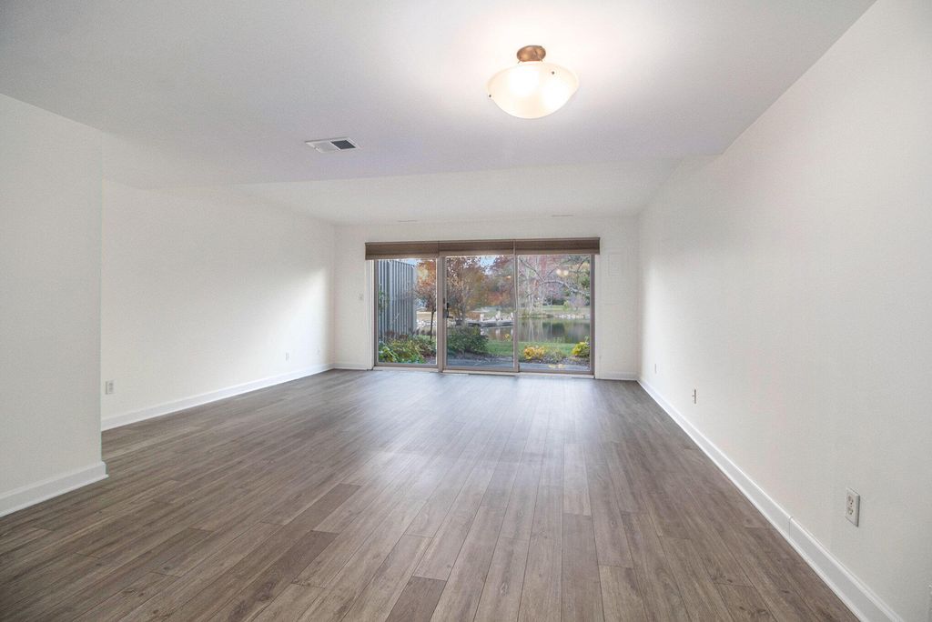 Photo of 614 Peninsula Court Court, Ann Arbor, MI 48105 (MLS # 25056633)