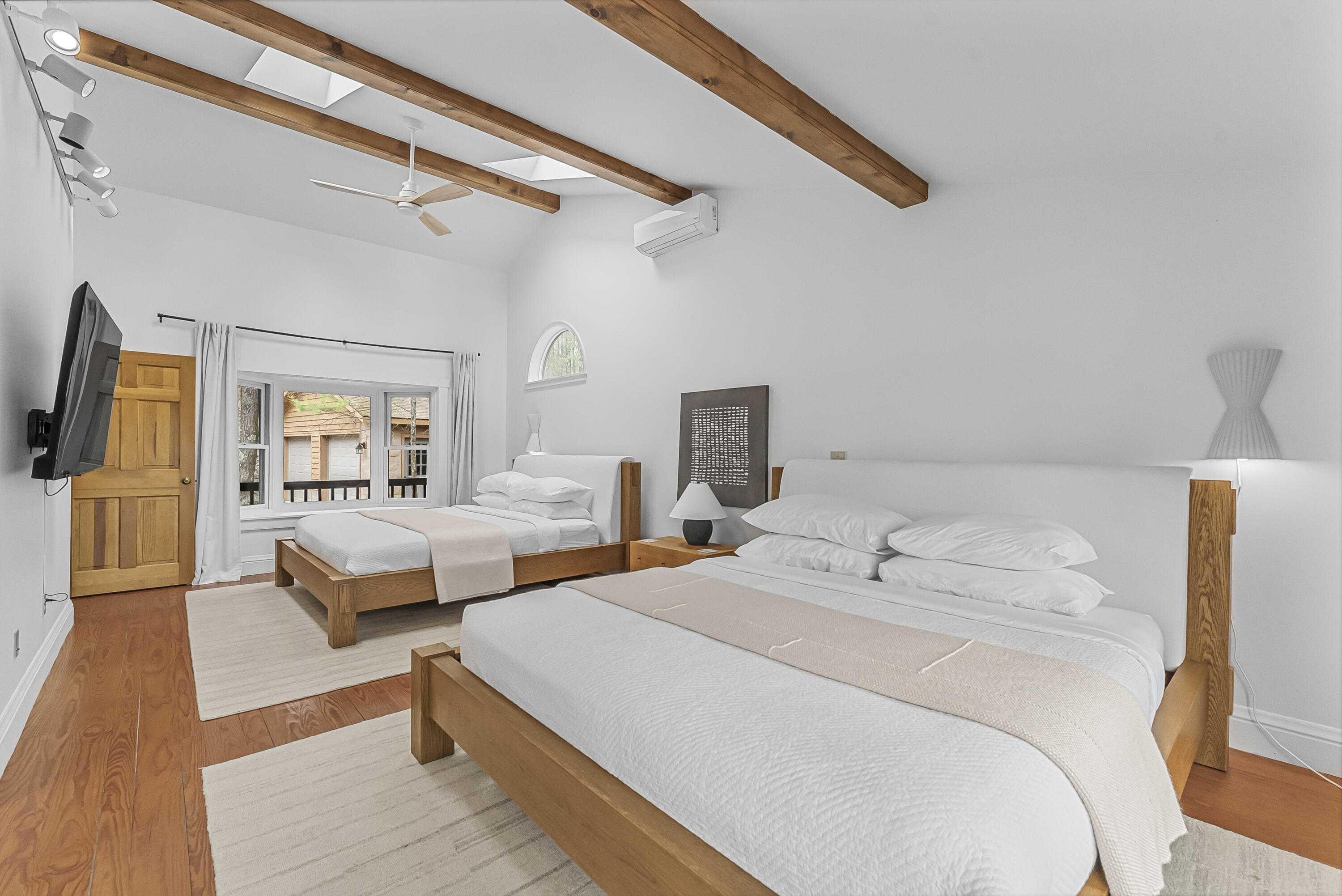 Traverse City, Michigan, 49696, United States, 4 Bedrooms Bedrooms, ,4 BathroomsBathrooms,Residential,Active,2043437