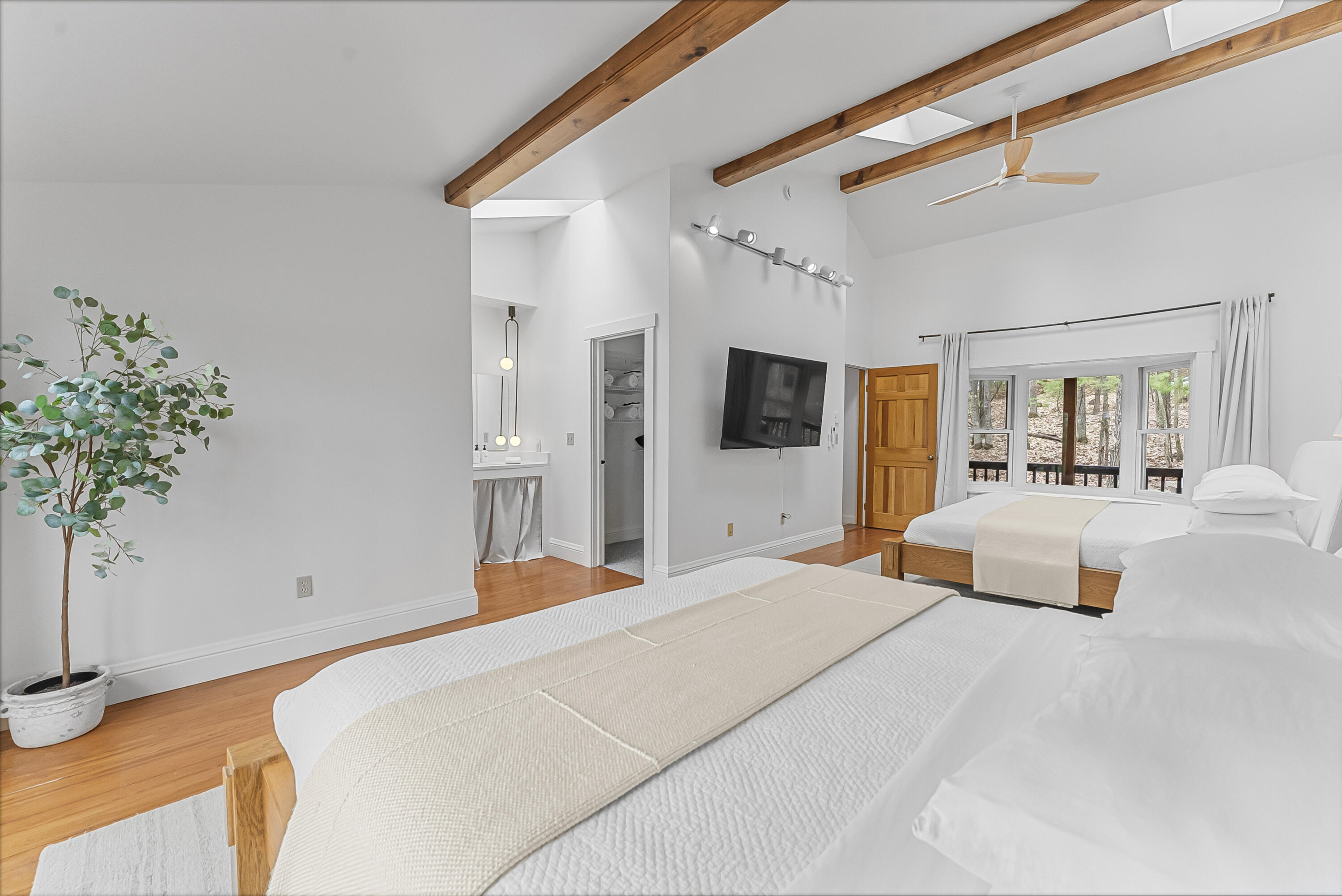 Traverse City, Michigan, 49696, United States, 4 Bedrooms Bedrooms, ,4 BathroomsBathrooms,Residential,Active,2043437