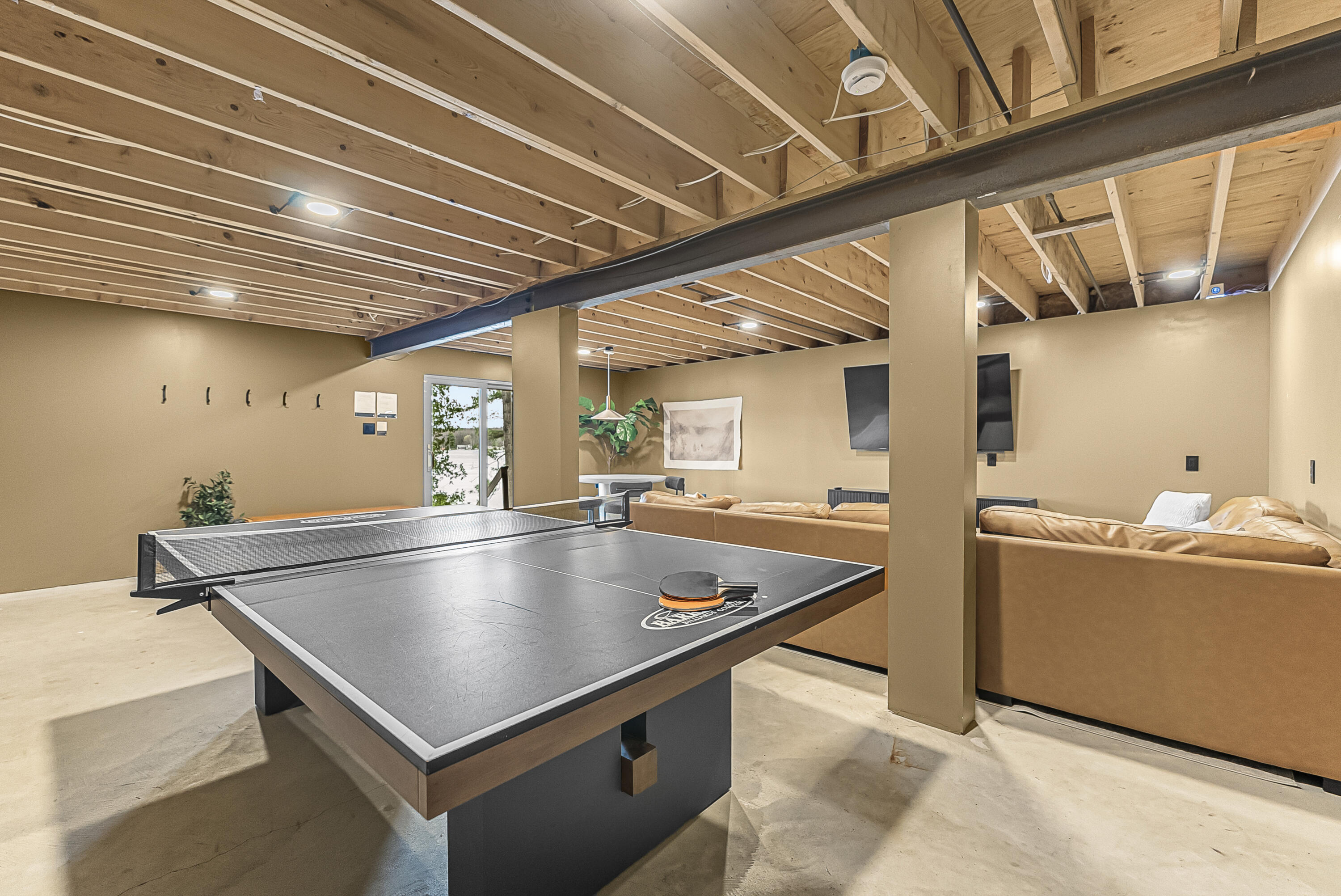 Traverse City, Michigan, 49696, United States, 4 Bedrooms Bedrooms, ,4 BathroomsBathrooms,Residential,Active,2043437