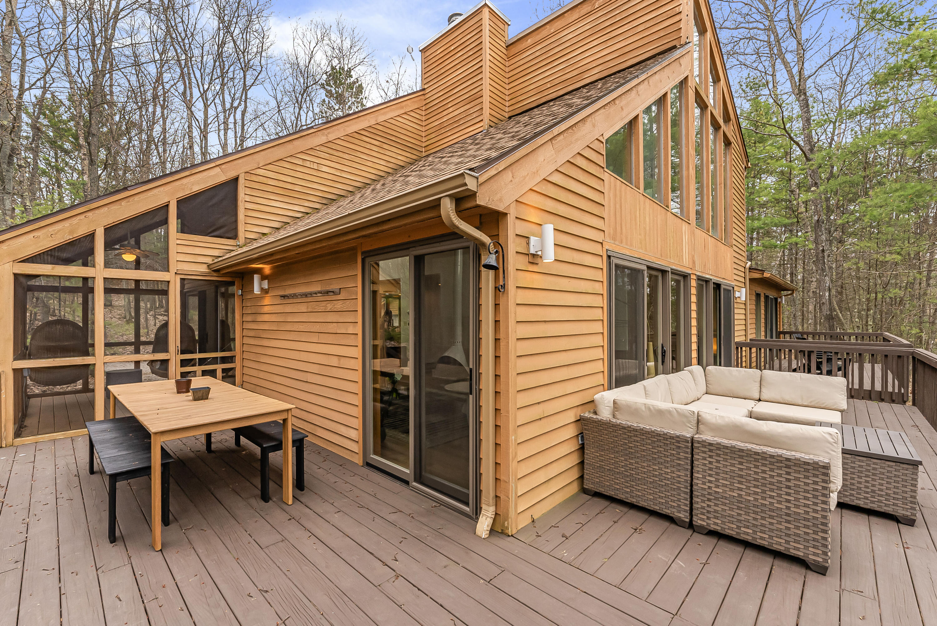 Traverse City, Michigan, 49696, United States, 4 Bedrooms Bedrooms, ,4 BathroomsBathrooms,Residential,Active,2043437