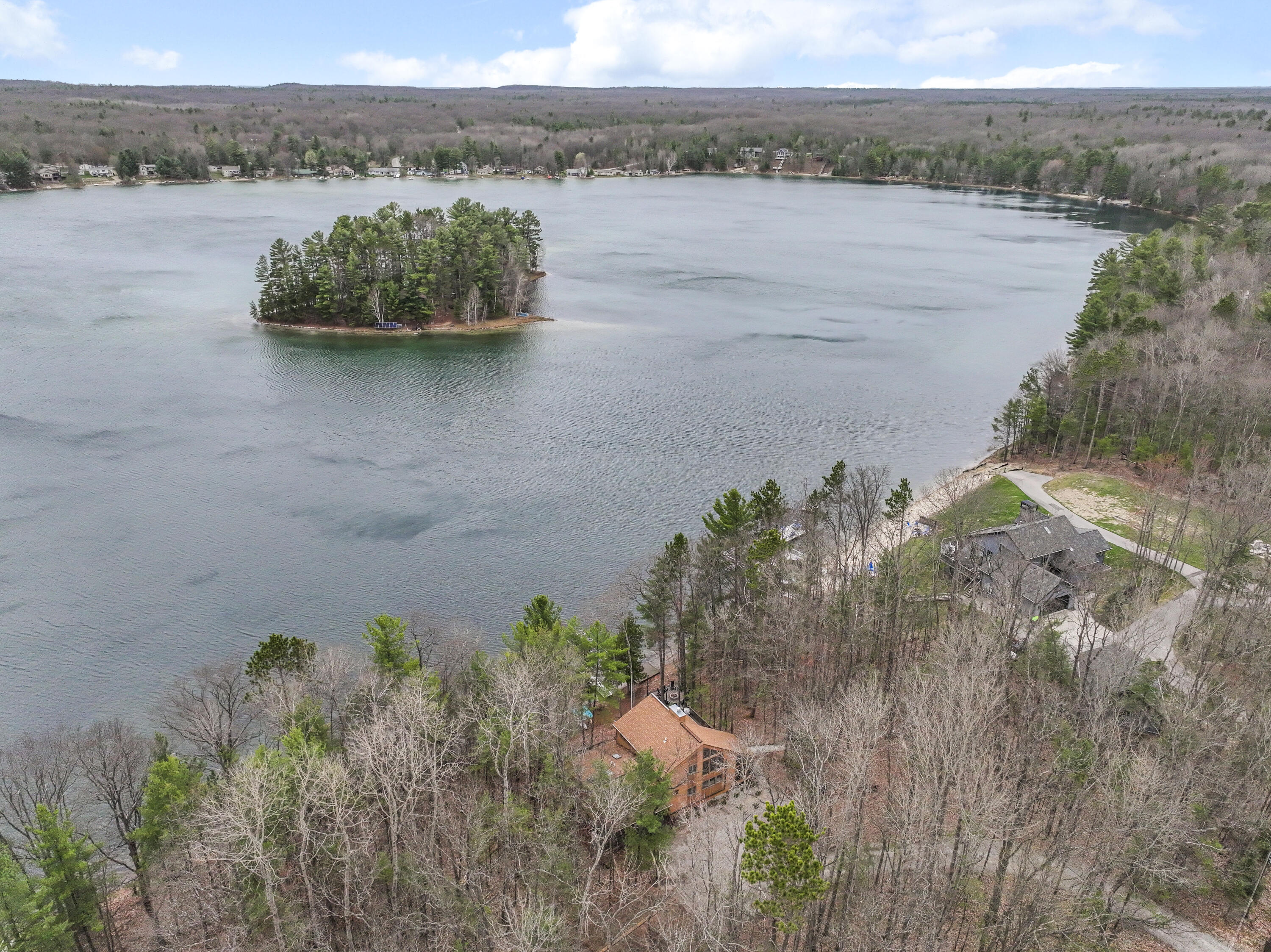 Traverse City, Michigan, 49696, United States, 4 Bedrooms Bedrooms, ,4 BathroomsBathrooms,Residential,Active,2043437