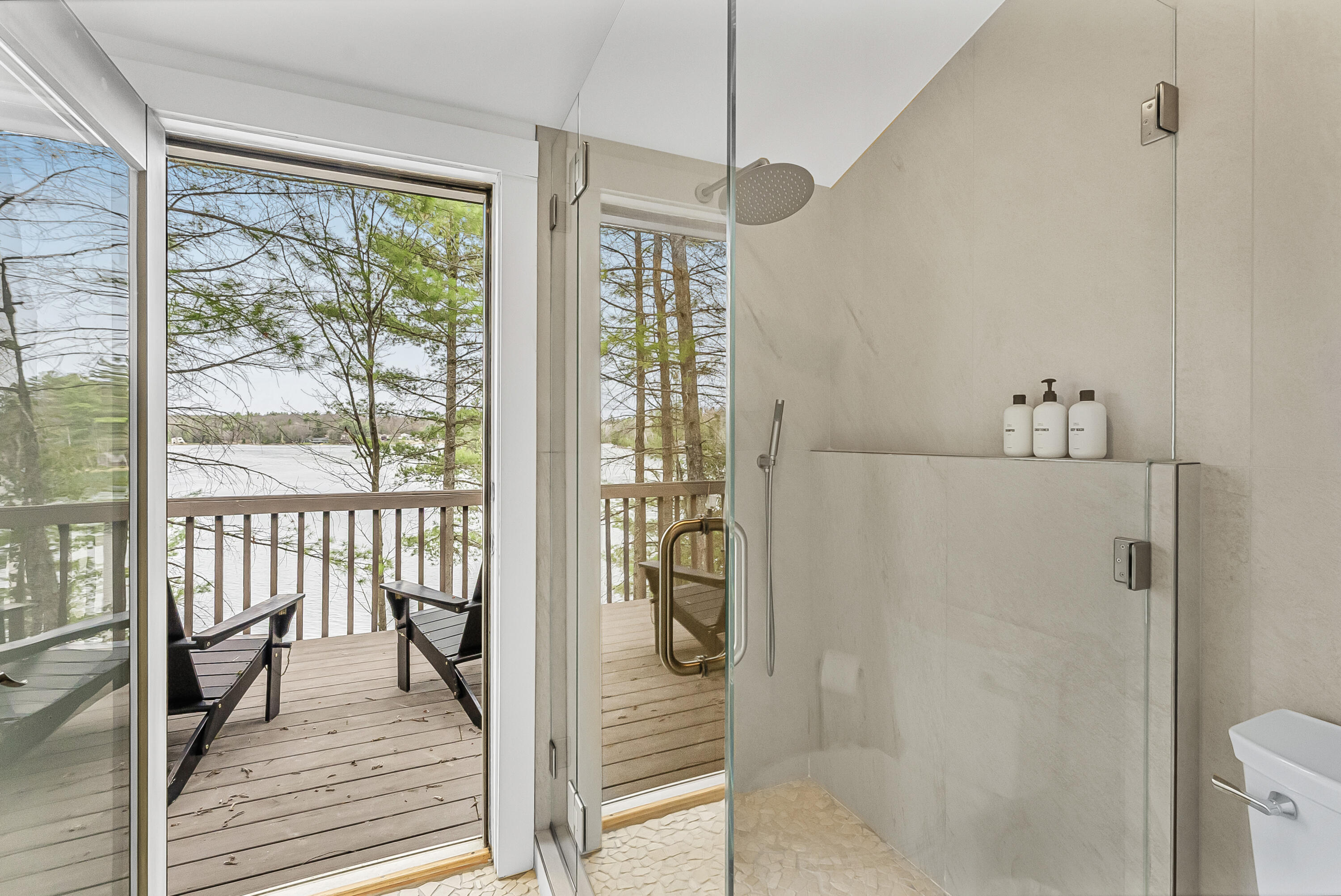Traverse City, Michigan, 49696, United States, 4 Bedrooms Bedrooms, ,4 BathroomsBathrooms,Residential,Active,2043437