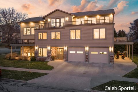 Photo of 300 S 1st Street, Grand Haven, MI 49417 (MLS # 26013124)