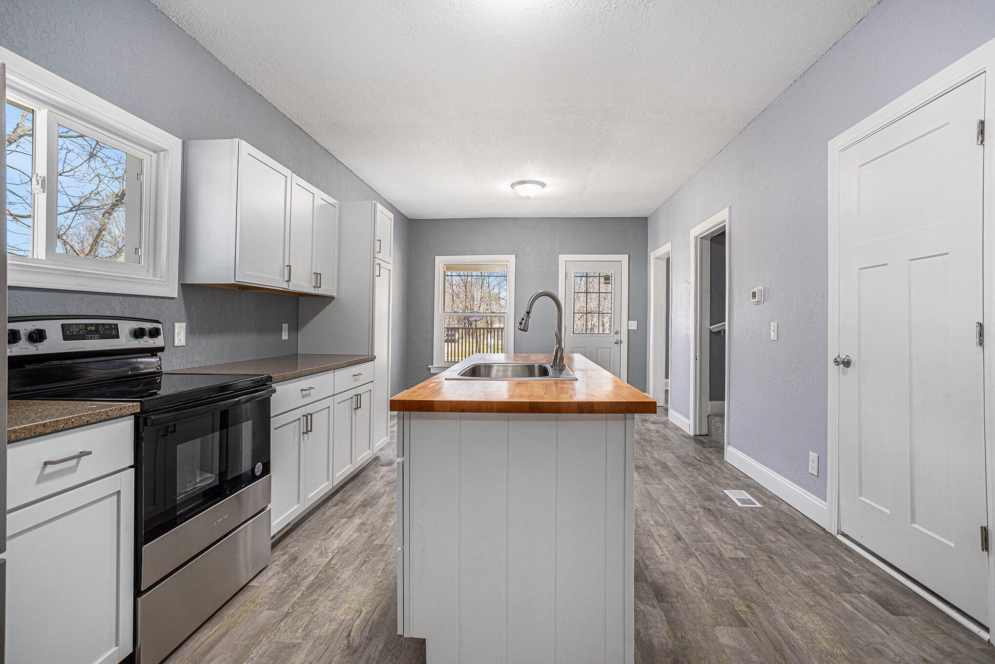 Battle Creek, Michigan 49037, United States, 2 Bedrooms Bedrooms, ,1 BathroomBathrooms,Residential,Pending,113267