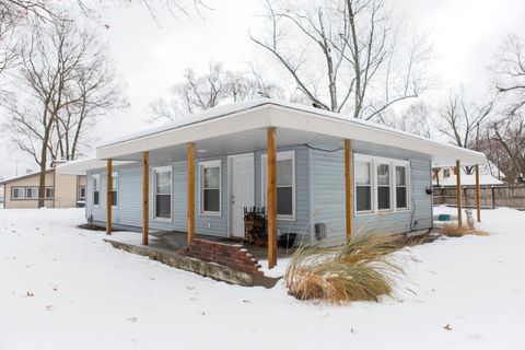 Photo of 298 W Empire Avenue, Benton Harbor, MI 49022 (MLS # 25061086)