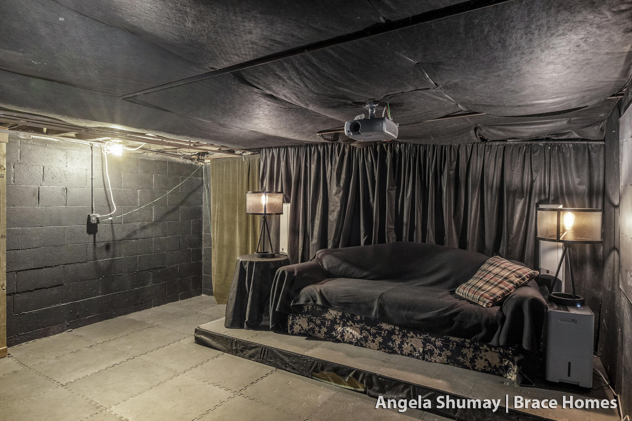 Grand Rapids, Michigan 49525, United States, 3 Bedrooms Bedrooms, ,2 BathroomsBathrooms,Residential,Pending,236744