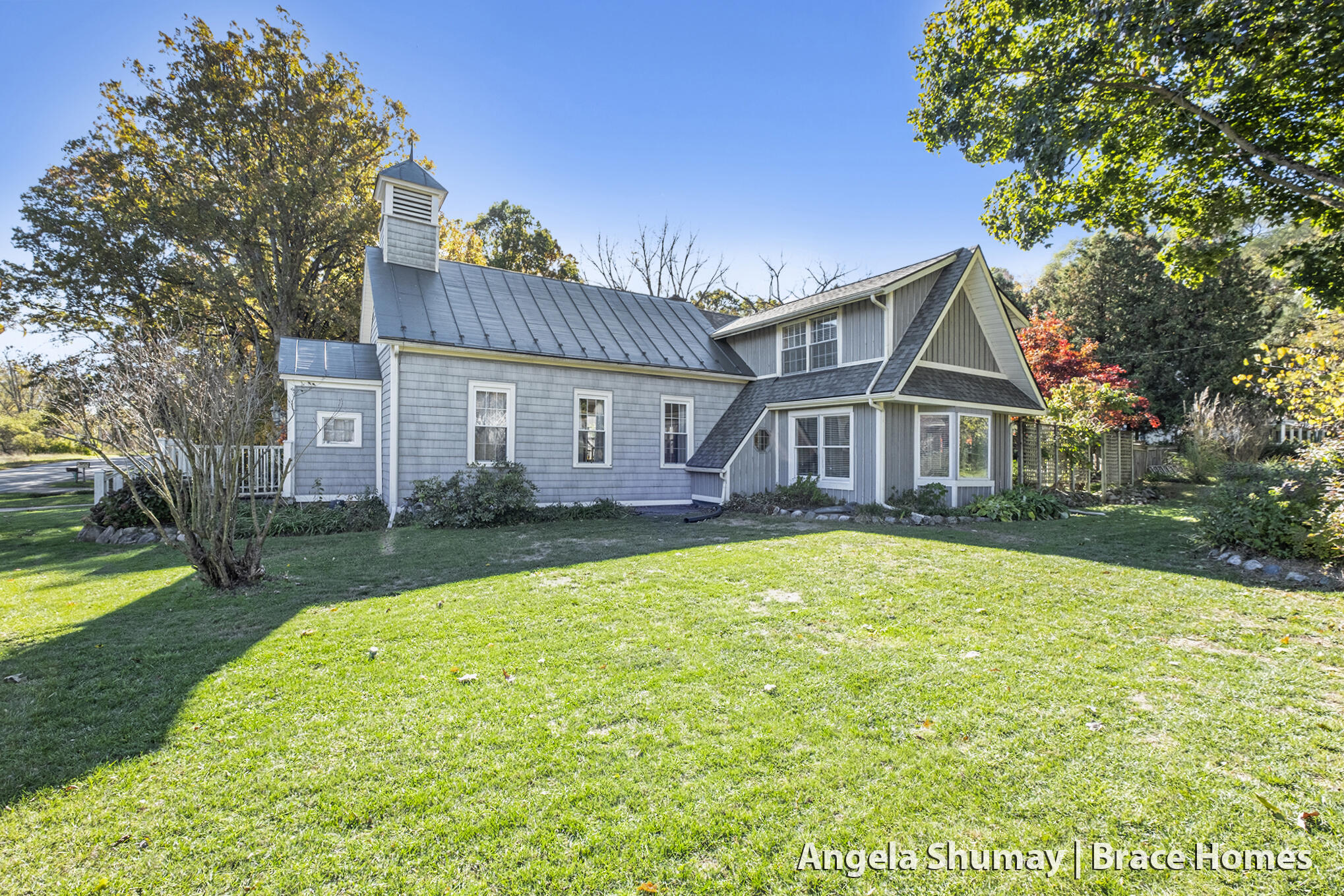 Grand Rapids, Michigan 49525, United States, 3 Bedrooms Bedrooms, ,2 BathroomsBathrooms,Residential,Pending,236744