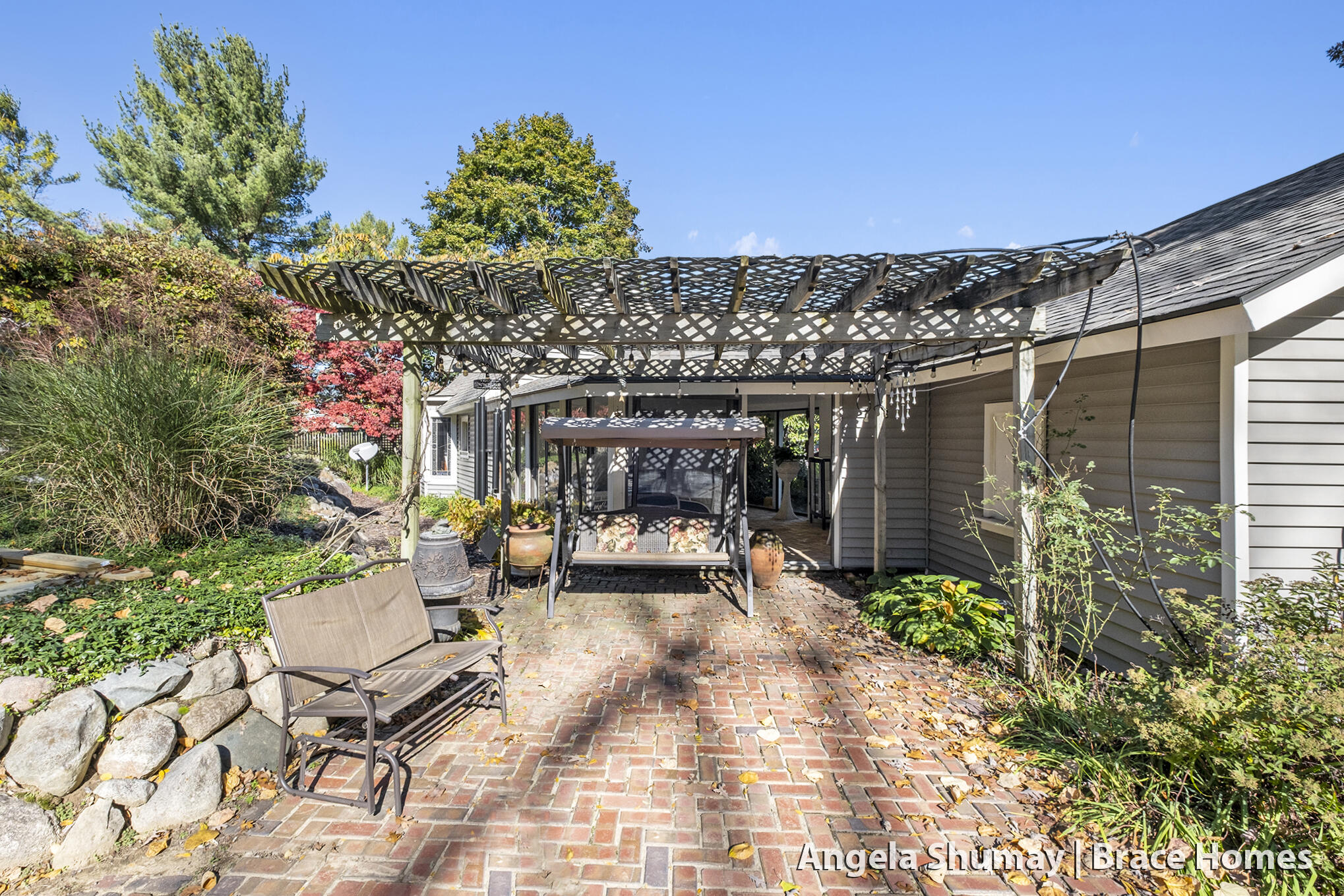 Grand Rapids, Michigan 49525, United States, 3 Bedrooms Bedrooms, ,2 BathroomsBathrooms,Residential,Pending,236744