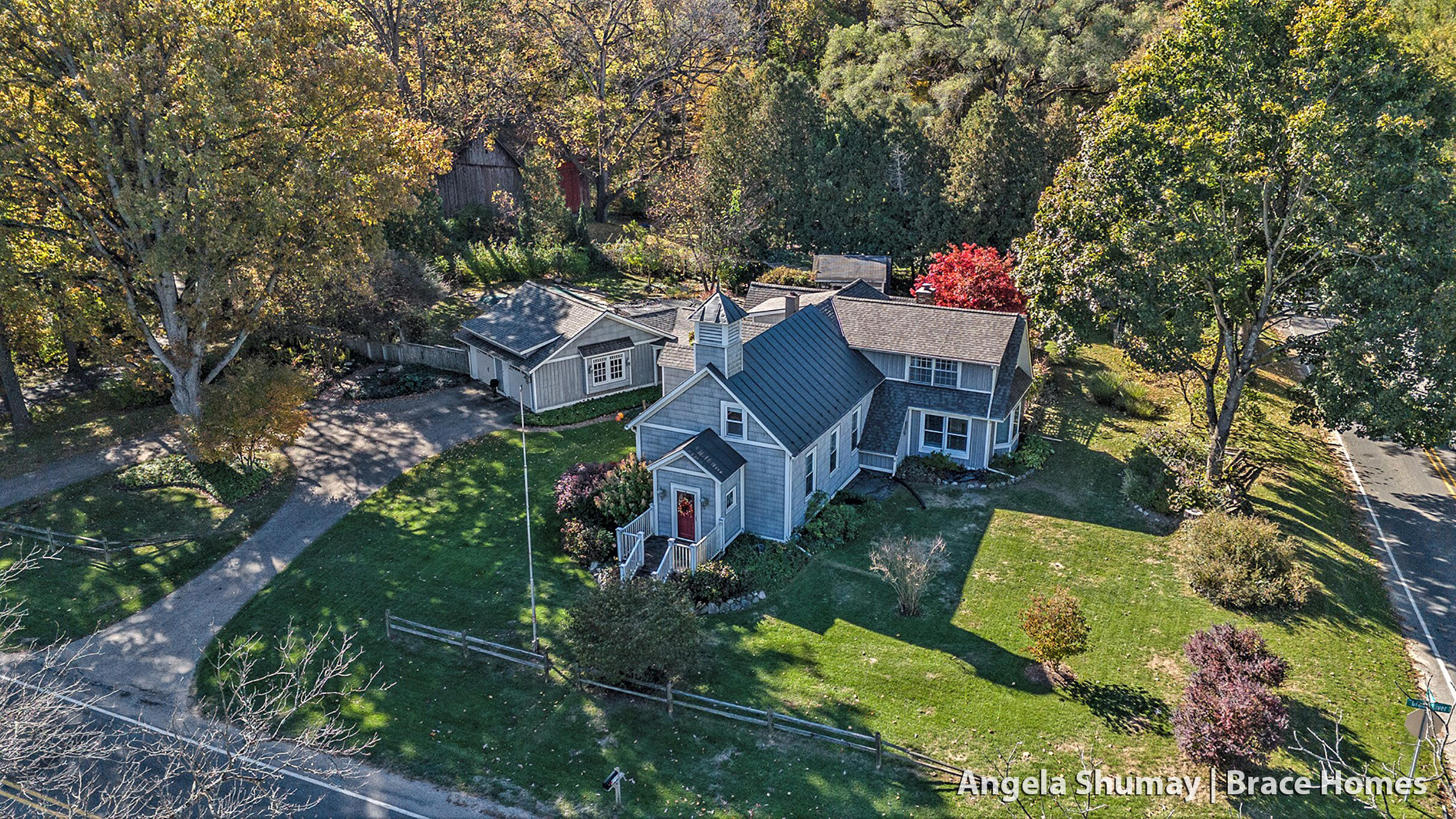 Grand Rapids, Michigan 49525, United States, 3 Bedrooms Bedrooms, ,2 BathroomsBathrooms,Residential,Pending,236744