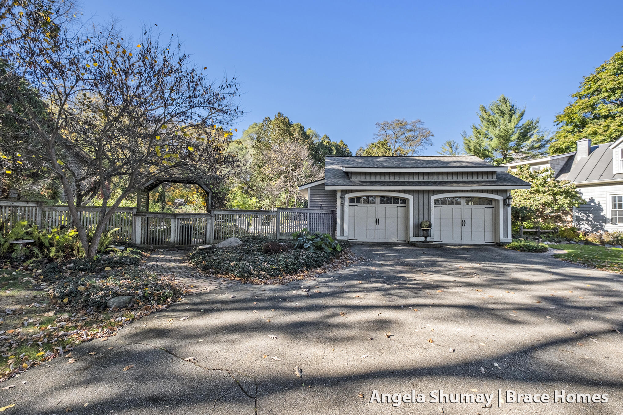 Grand Rapids, Michigan 49525, United States, 3 Bedrooms Bedrooms, ,2 BathroomsBathrooms,Residential,Pending,236744