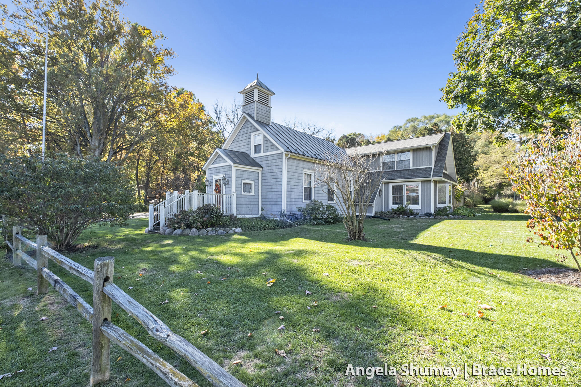 Grand Rapids, Michigan 49525, United States, 3 Bedrooms Bedrooms, ,2 BathroomsBathrooms,Residential,Pending,236744